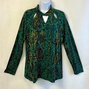 NWT Susan Graver Green Snakeskin Pattern Long Sleeve Stretchy Top / Medium